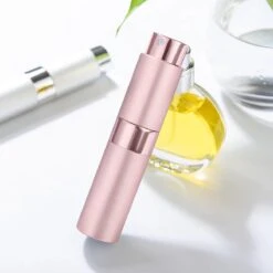 Scenty - Parfum Verstuiver Navulbaar - Mini Parfum Flesje - Reisflesje - Lichtroze -Parfum Winkel 1200x1200 590