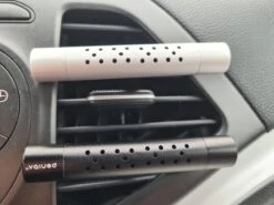 Autoparfum - Luchtverfrisser Auto - Inclusief 5 Geuren - Luxe Design - ZWART - Hervulbaar - Fris -Parfum Winkel 1200x899 2